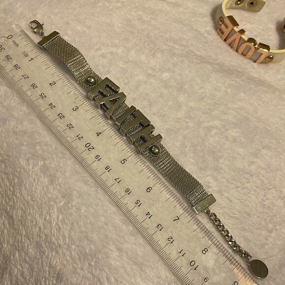 BCBGeneration Lot of two Cuff Bracelet FAITH LOVE Silver, Rose Gold on White - Picture 8 of 8